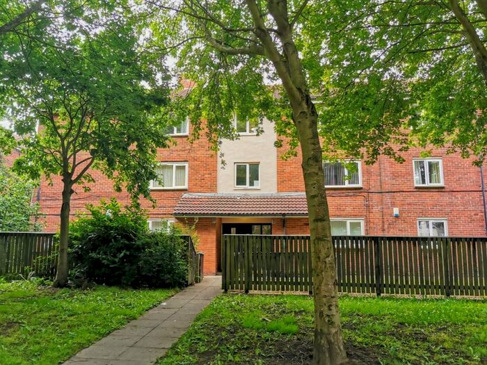 2 Bedroom Flat To Rent In Rowanberry Road, Longbenton, Newcastle Upon Tyne, NE12