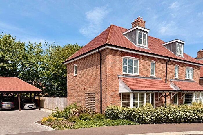 3 Bedroom Semi-Detached House For Sale In Eastmead, Lavant, PO18