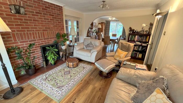 4 Bedroom Detached Bungalow For Sale In Minsmere Rise, Middleton, IP17