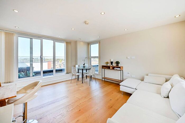 2 Bedroom Flat To Rent In Water Lane, Kingston, Kingston Upon Thames, KT1