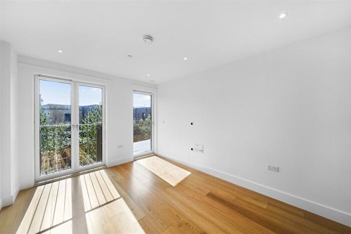 2 Bedroom Flat For Sale In Cancell Road, Oval, SW9