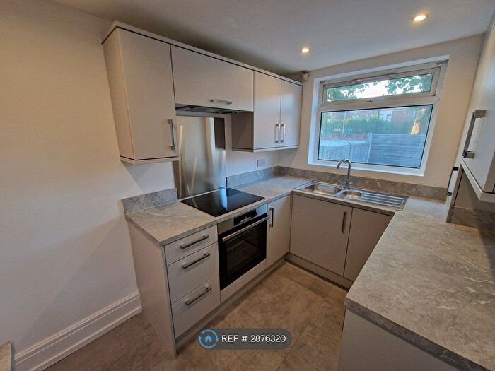 2 Bedroom Flat To Rent In School Lane, Manchester, M20