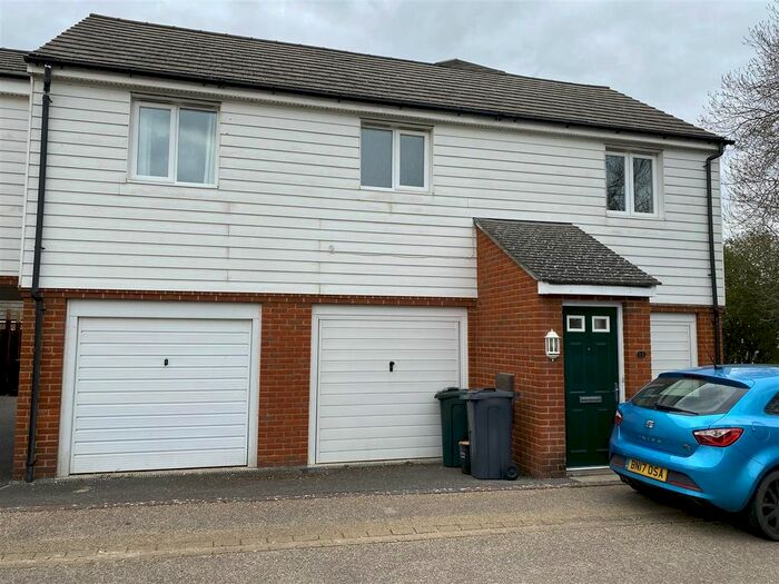 2 Bedroom Flat To Rent In Grenadier Way, Singleton, Ashford, TN23