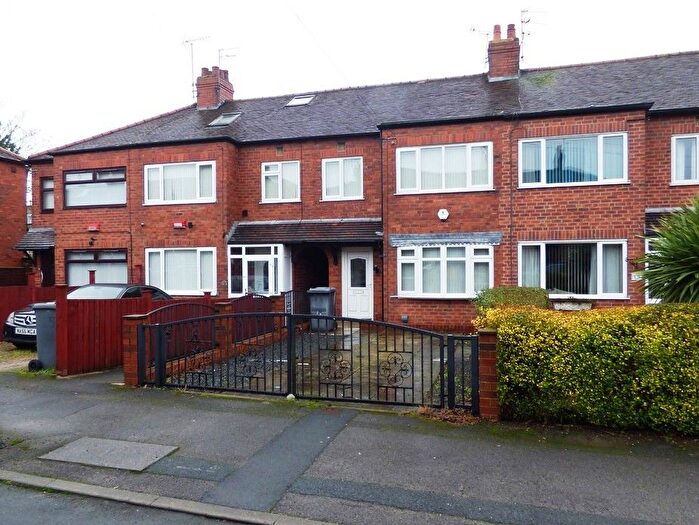 3 Bedroom Town House For Sale In Thornton Gardens, Leeds, LS12