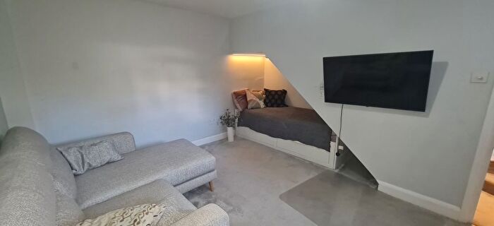 2 Bedroom Flat To Rent In Chatsworth Road, Kilburn, NW2
