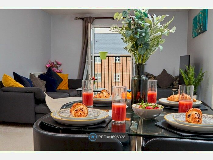 2 Bedroom Flat To Rent In Montgomery Avenue, Leeds, LS16