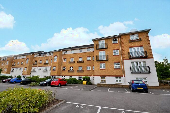 2 Bedroom Flat To Rent In Ogden Park, Bracknell, Berkshire, RG12