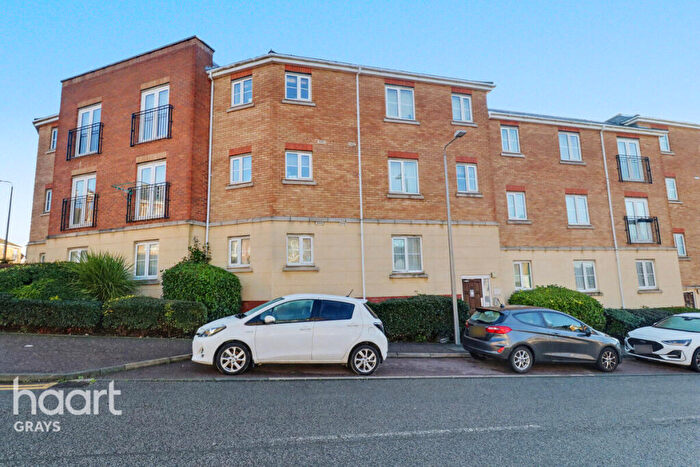 2 Bedroom Flat For Sale In Windermere Avenue, Purfleet, RM19