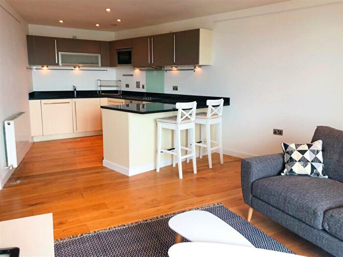 2 Bedroom Flat To Rent In Candle House, Wharf Approach, LS1