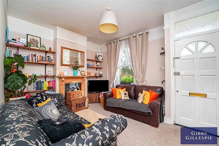 2 Bedroom Property To Rent In Cranmer Avenue, London, W13