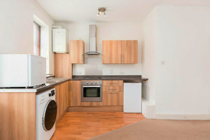 1 Bedroom Flat To Rent In Upper Richmond Road West, London, SW14