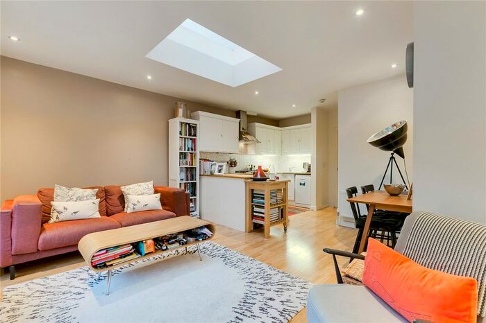 2 Bedroom Flat To Rent In Dafforne Road, London, SW17