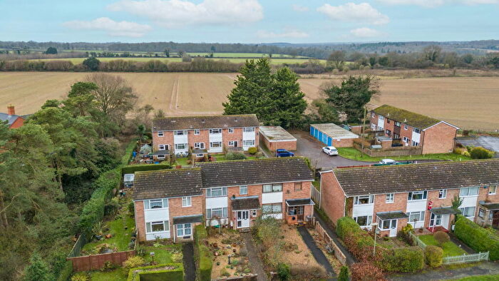 3 Bedroom Terraced House For Sale In Pond Close, Overton, Basingstoke, RG25