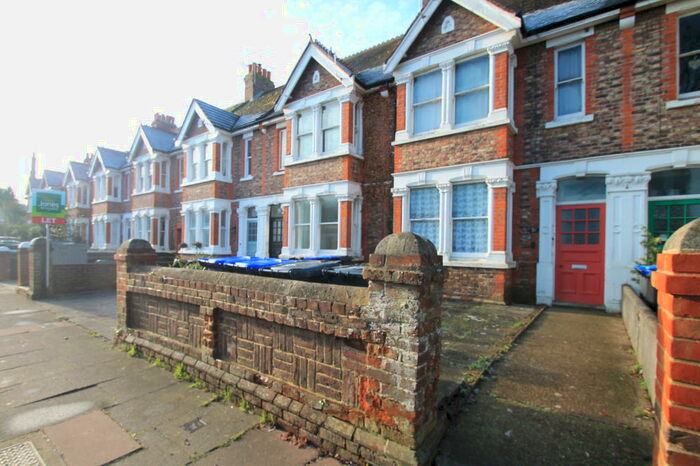 Apartment To Rent In Shakespeare Road, BN11