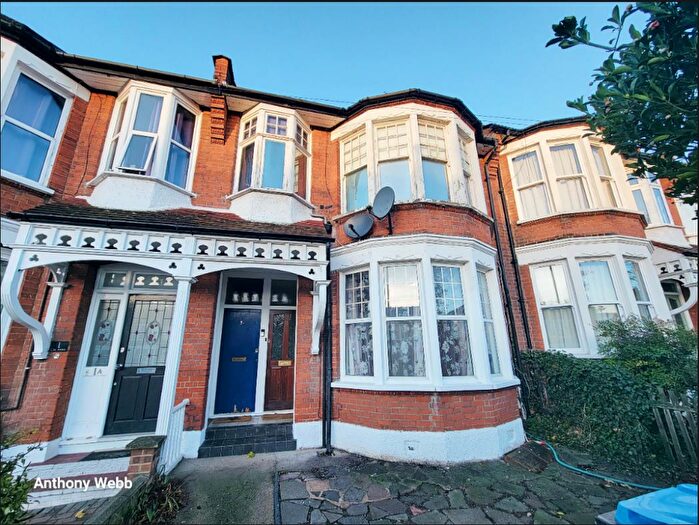 1 Bedroom Flat To Rent In The Grove, Palmers Green, N13