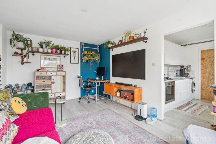 1 Bedroom Flat For Sale In Prestwood, Upper Hitch, Carpenders Park, WD19