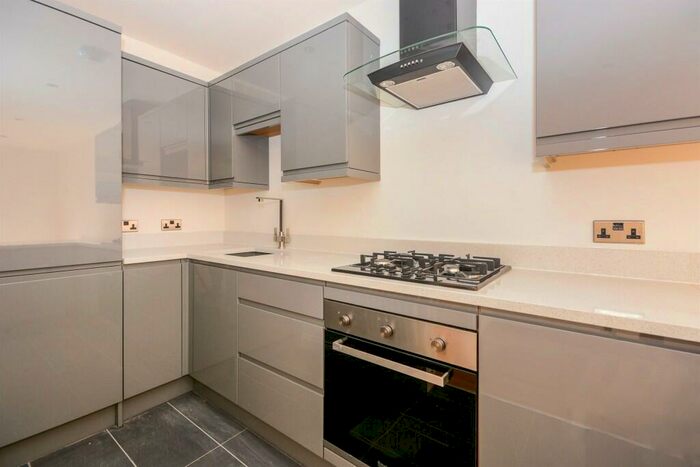 3 Bedroom Town House To Rent In Staveley Road, S43