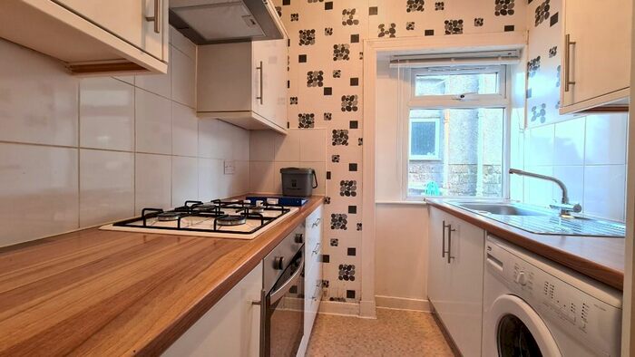 3 Bedroom Flat To Rent In Croftwood Avenue, Croftfoot, Glasgow, G44