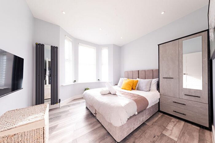 2 Bedroom Flat To Rent In Neville Road, Croydon, CR0