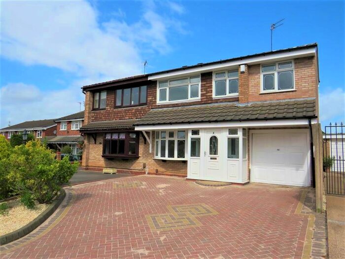 4 Bedroom Semi-Detached House To Rent In Western Close, Walsall, WS2