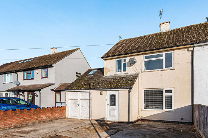 3 Bedroom Semi-Detached House For Sale In Abbott Road, Didcot, OX11