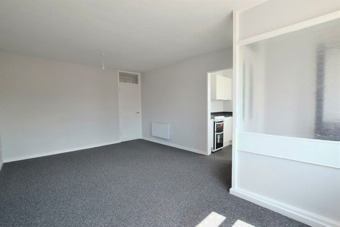 2 Bedroom Flat To Rent In Caernarvon Court, Hatherley, Cheltenham, GL51