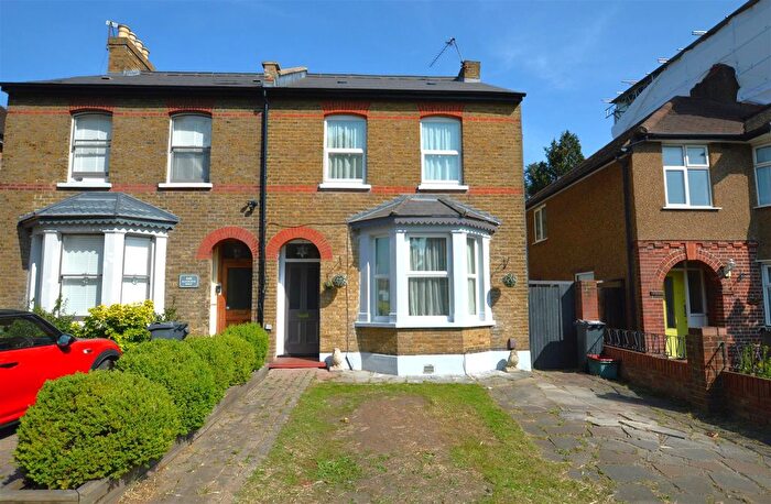 3 Bedroom Property For Sale In Hanworth Road, Hounslow, TW4