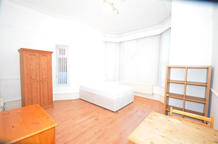 Studio To Rent In Princes Avenue, London, N10