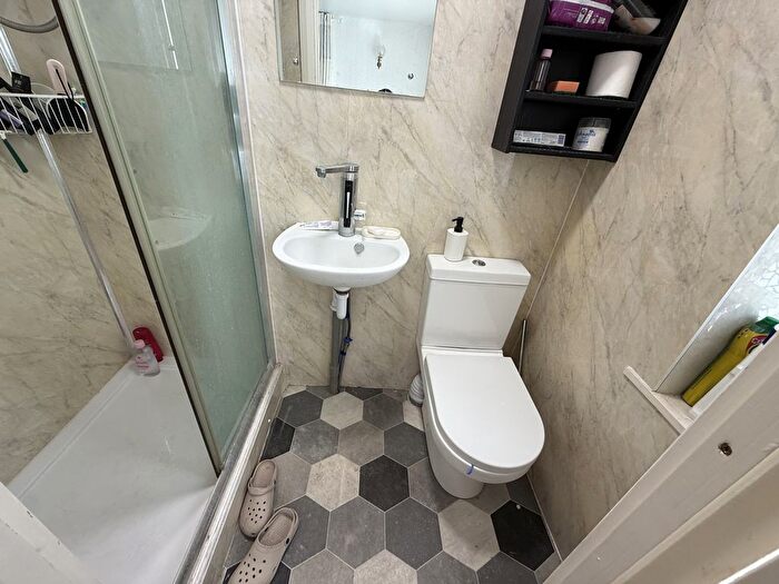 Studio To Rent In Dockwell Close, Feltham, Middlesex, TW14