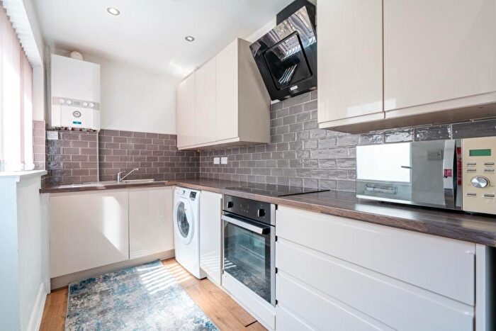 4 Bedroom House To Rent In Langdon Street, Sheffield, S11