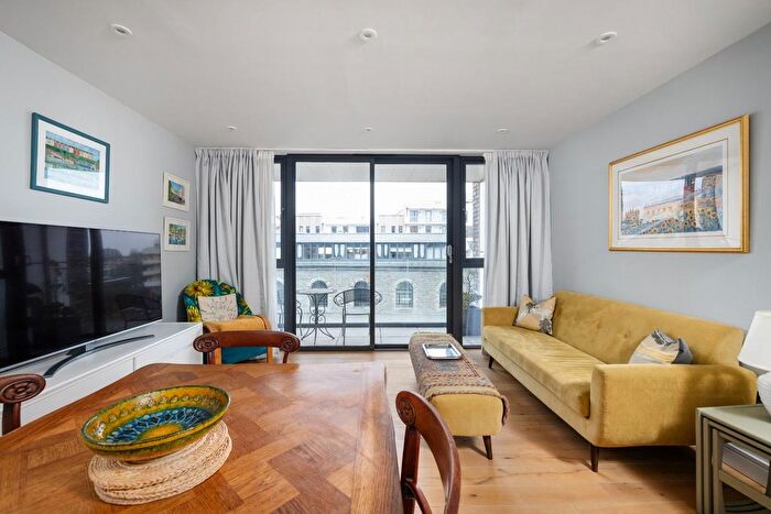 2 Bedroom Flat For Sale In New Retort House, Harbourside, BS1