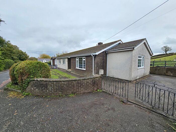 4 Bedroom Bungalow To Rent In Spacious Bed, Comins Coch, SY23