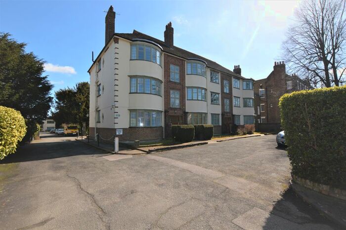 2 Bedroom Flat To Rent In Woodford Road, London, E18