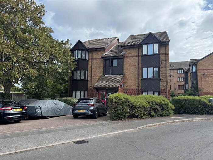 Studio To Rent In Parr Close, Edmonton, N9