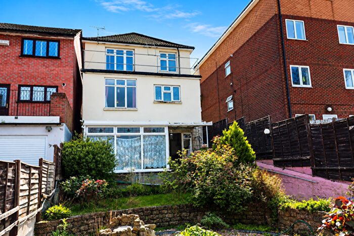 3 Bedroom Flat For Sale In Portland Road, Bournemouth, BH9