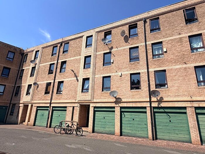 2 Bedroom Flat To Rent In Milnpark Gardens, Kinning Park, Glasgow, G41
