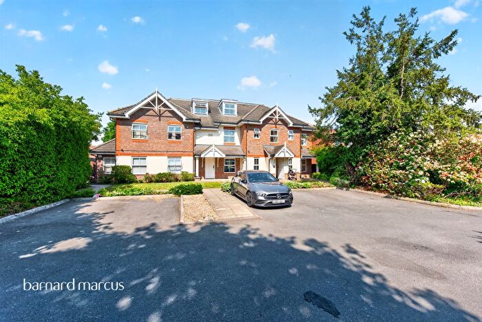 1 Bedroom Flat For Sale In Bishops Drive, Feltham, TW14