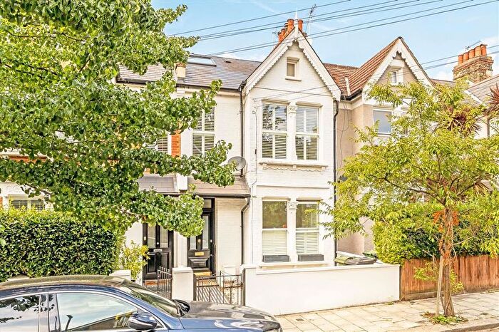 4 Bedroom Flat For Sale In Honeybrook Road, Balham, SW12