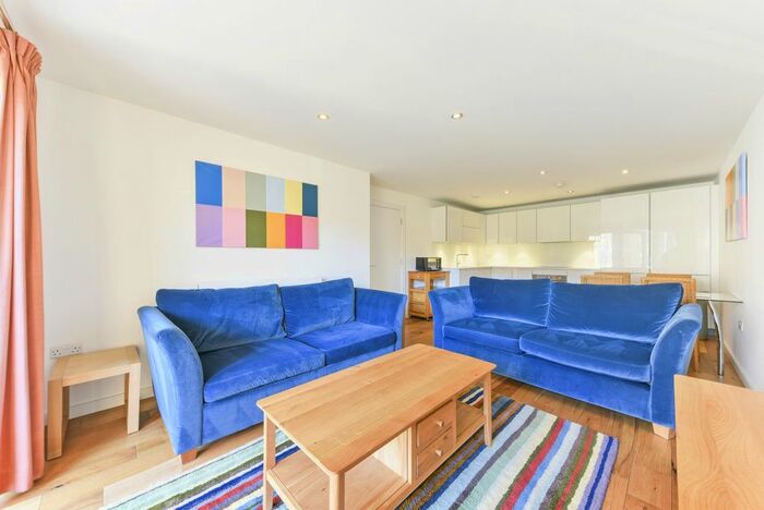 2 Bedroom Flat To Rent In Oval, London, SW9