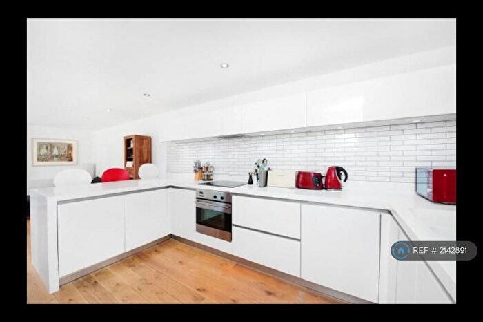 2 Bedroom Flat To Rent In Wapping High Street, London, E1W
