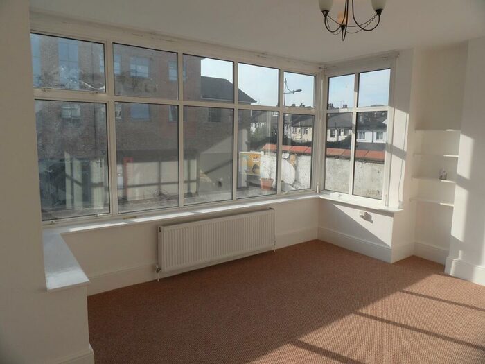 1 Bedroom Flat To Rent In Bedroom Flat - Woodford Green, IG8