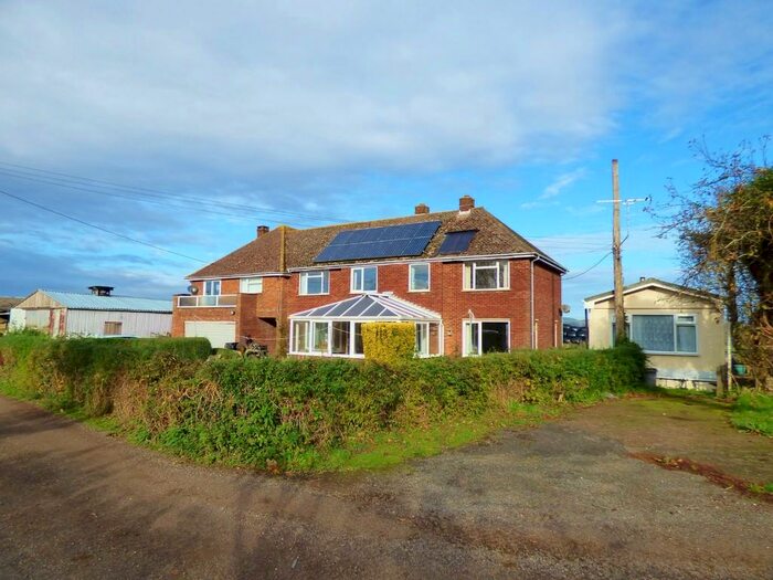 3 Bedroom Farm House To Rent In Courtwick Lane, Littlehampton, BN17