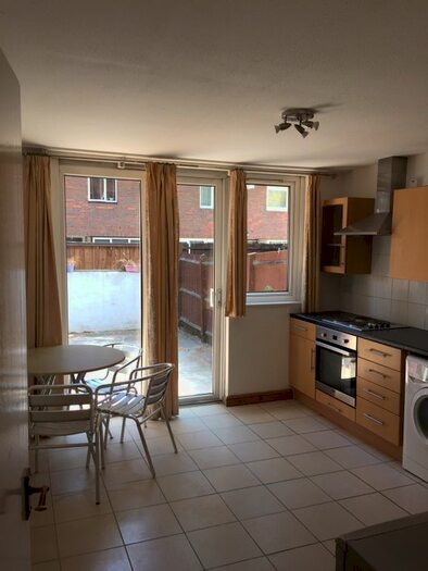 4 Bedroom Semi-Detached House To Rent In Buxton Road, Archway, Islington, North London, N19