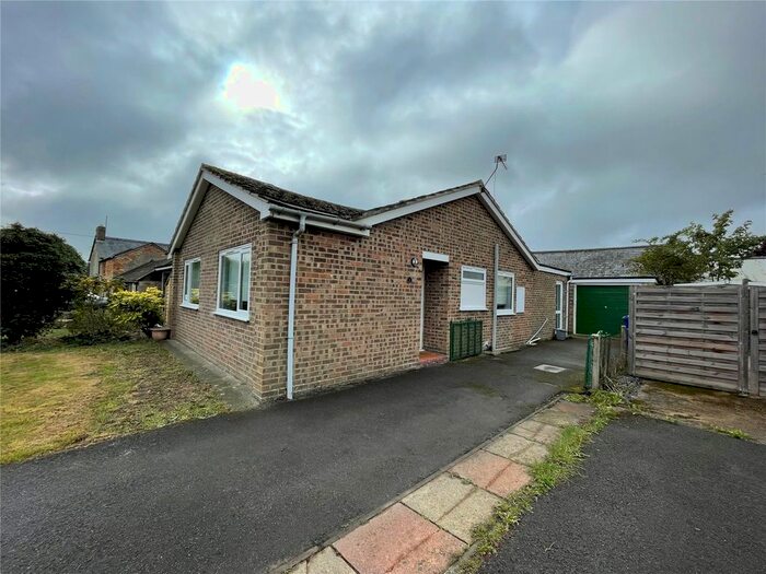 3 Bedroom Bungalow To Rent In Blenheim Drive, Launton, Bicester, Oxfordshire, OX26