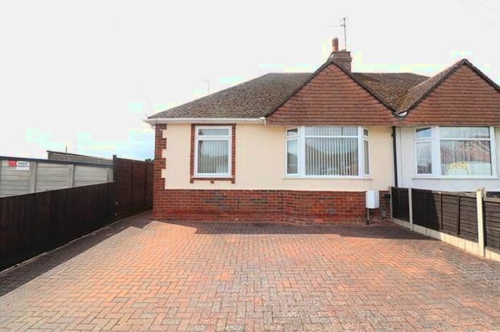 2 Bedroom Bungalow To Rent In Rose Avenue, Rushden, NN10