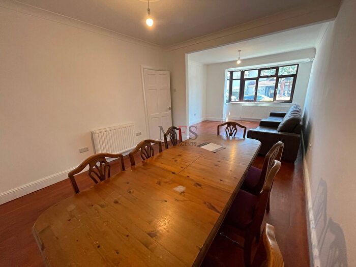 5 Bedroom Terraced House To Rent In Crosslands Avenue, Norwood Green, UB2