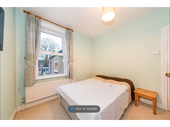 1 Bedroom Flat To Rent In Forest Road, Leytonstone, E11