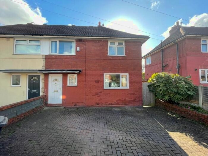 3 Bedroom Semi-Detached House To Rent In Lea Farm Row, Kirkstall. Leeds, LS5