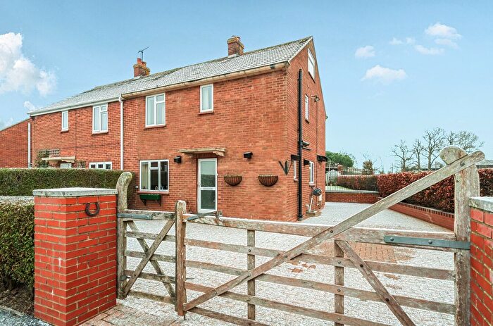 3 Bedroom Semi Detached House For Sale In Goddards Close, Sherfield-On-Loddon, Hook, Hampshire, RG27