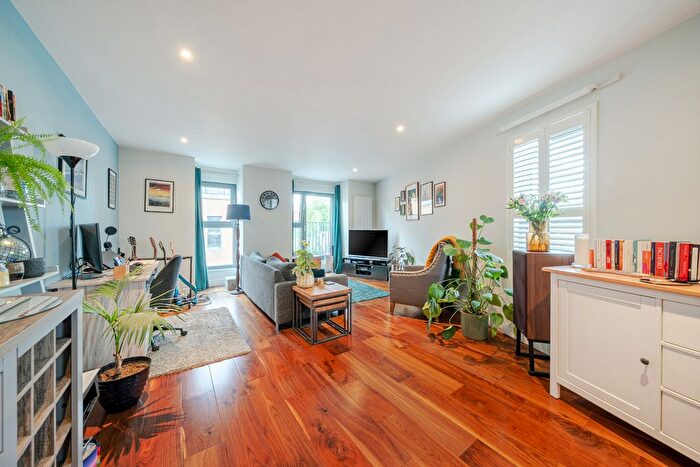 1 Bedroom Flat For Sale In Queens Road, Peckham, London, SE15